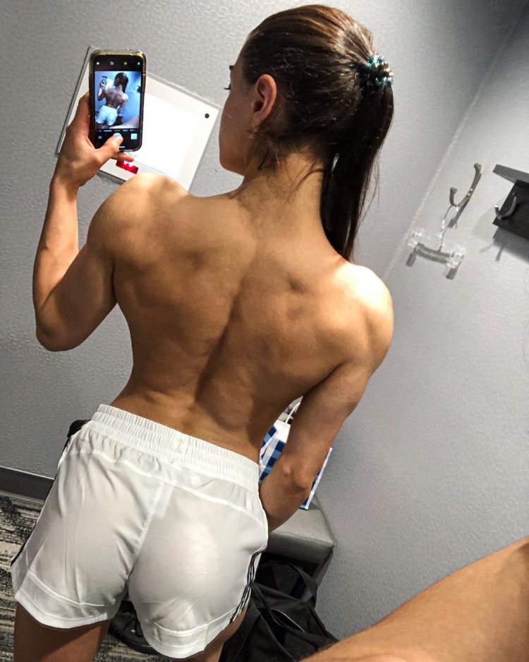 Hardy Scott and Tessa kiss