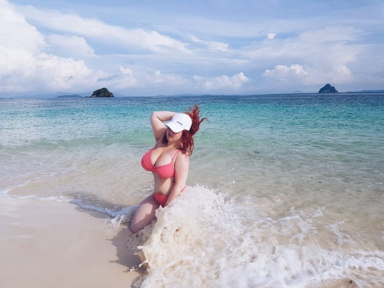 Alena Shishkova in bed