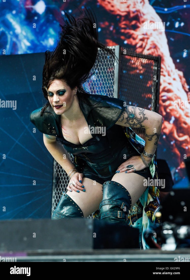 Flor Jansen with her husband