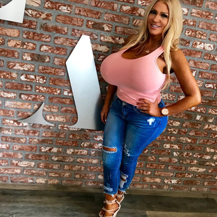 Allegra Carpenter is naked