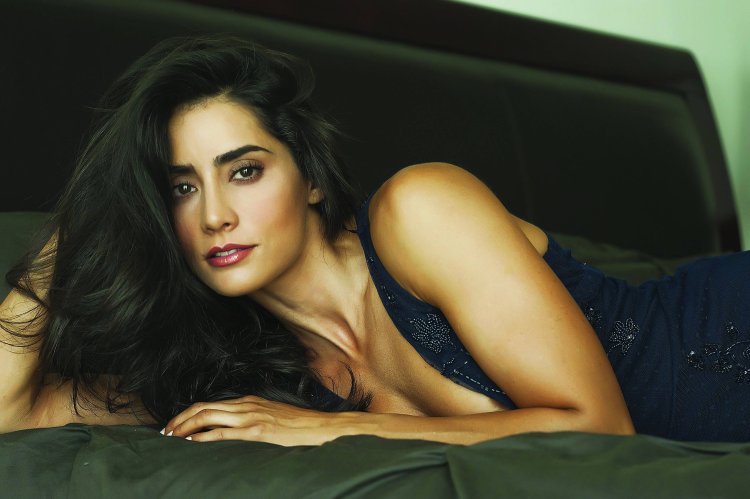 Paola has a hot lazaro