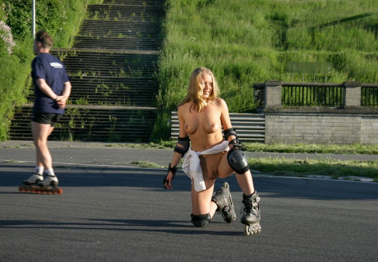 Beautiful naked skaters