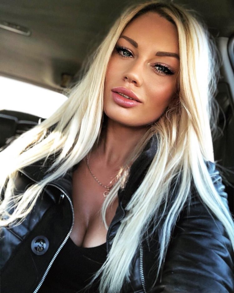 Anna Mingazova in bikini