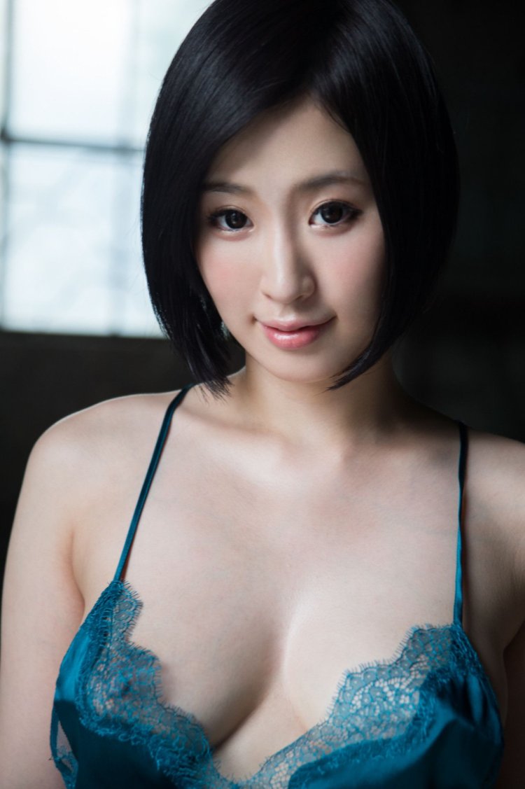 Iri Suzumura Japanese