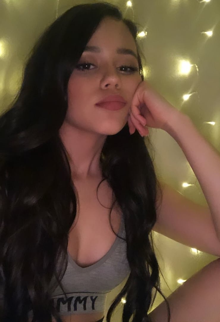 Jenna Ortega hot