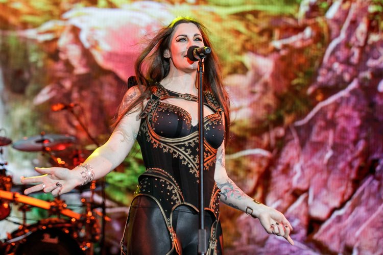 Flor Jansen and daughter