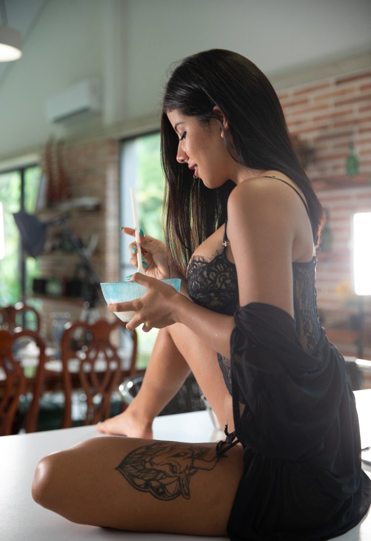 Iris Low Hot photo nude