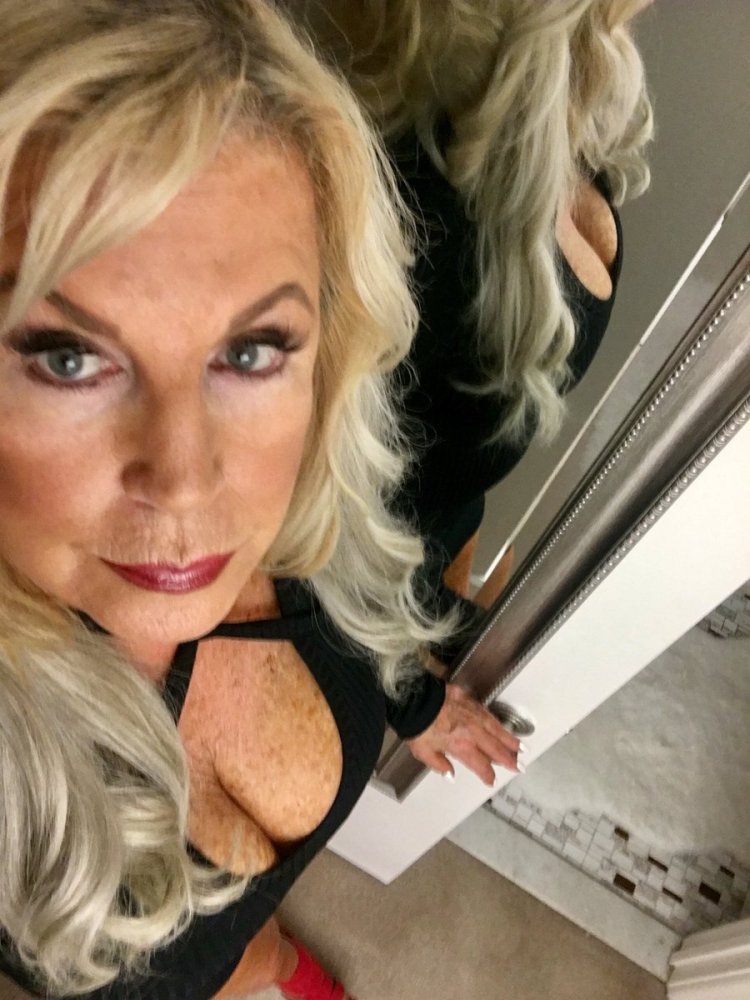 Anneke van Girsbergen Dutch singer