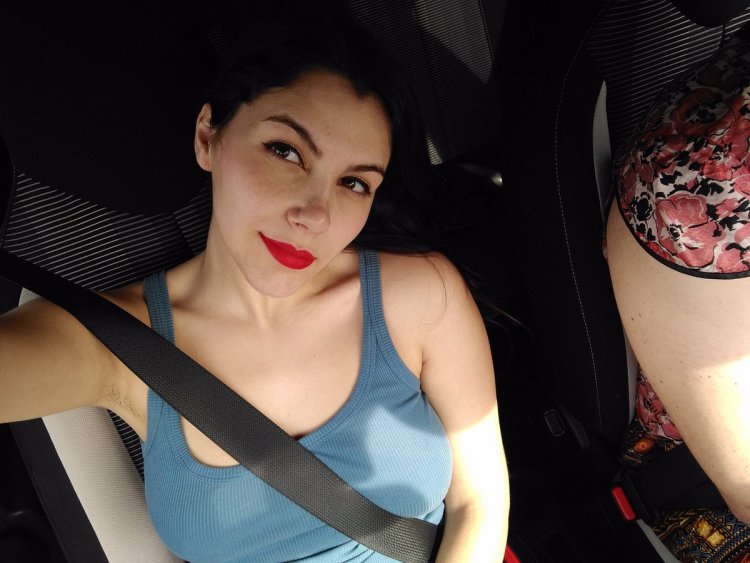 Under the skirt of Victoria Silvstedt