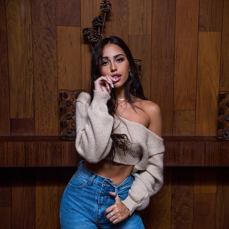 Claudia Tihan Nu Shagmag