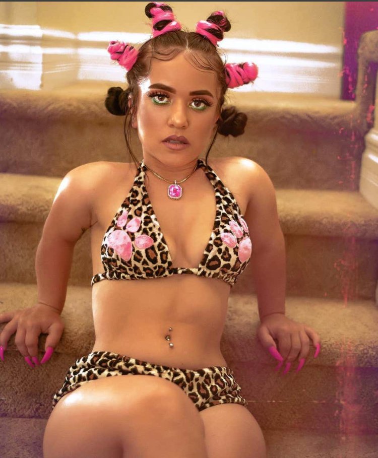 Beautiful Lilipotes in a swimsuit