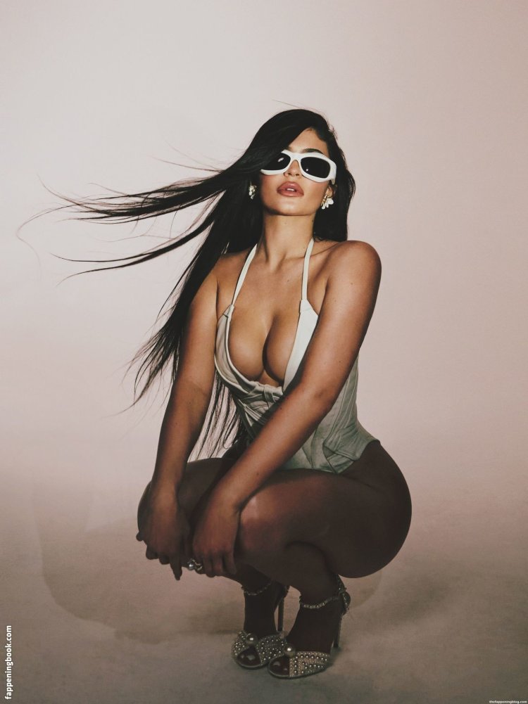 Kylie Jenner Hot