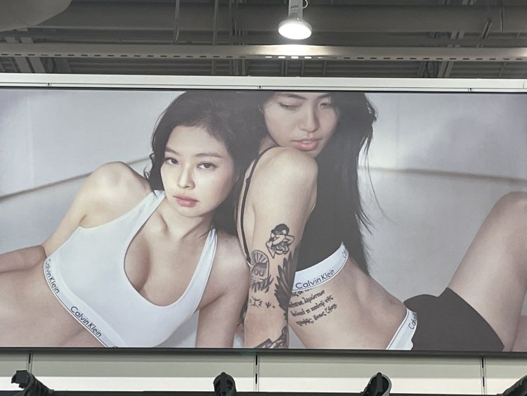 Jenny Black Pink Naked