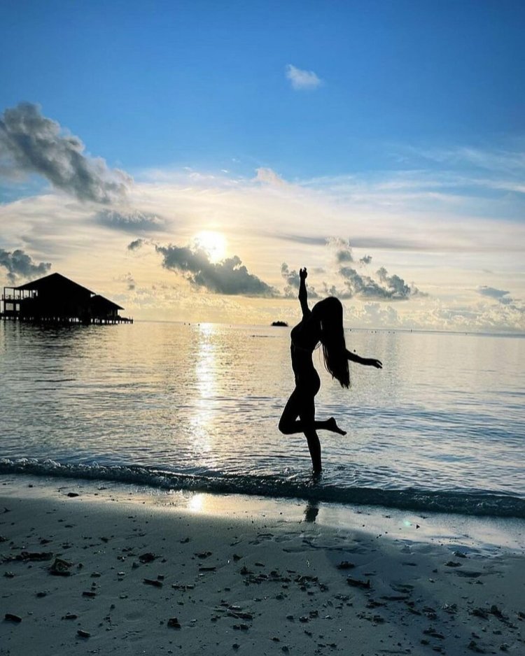 Anna Shcherbakova skater on the beach