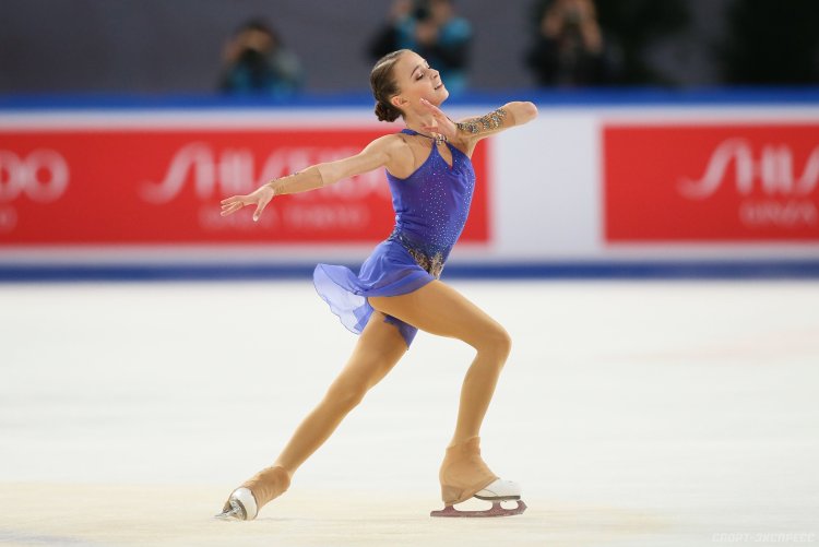 Anna Shcherbakova in gypsum