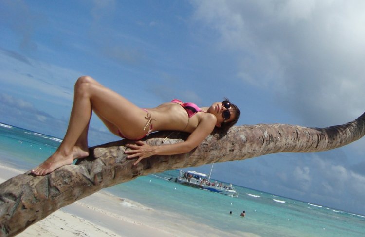 Anna Shcherbakova on the beach