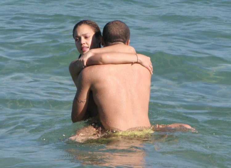 Hilary Duff Breastfeeding