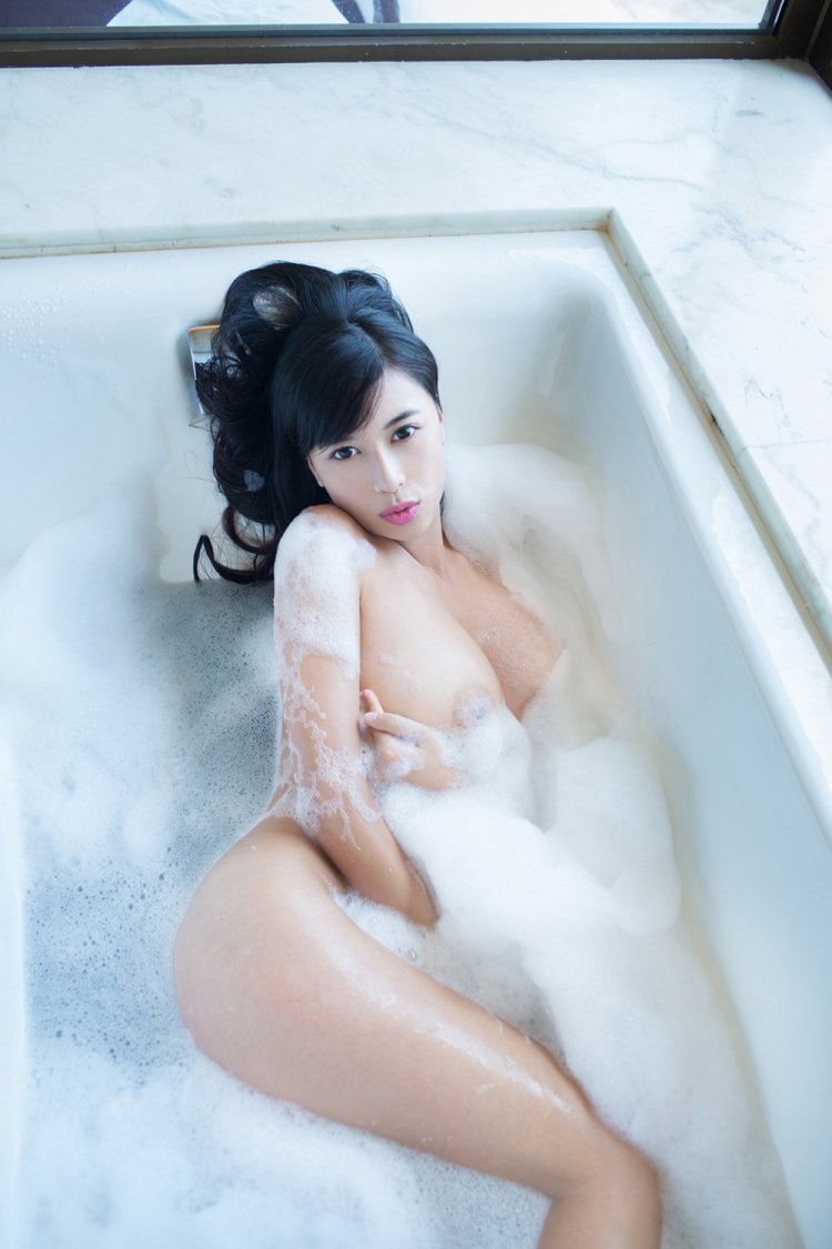 Chinese model Yan Ke Ke Naked