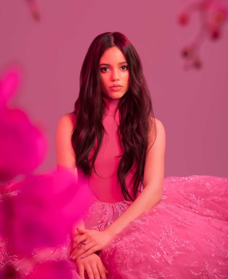 Jenna Ortega Desnuda