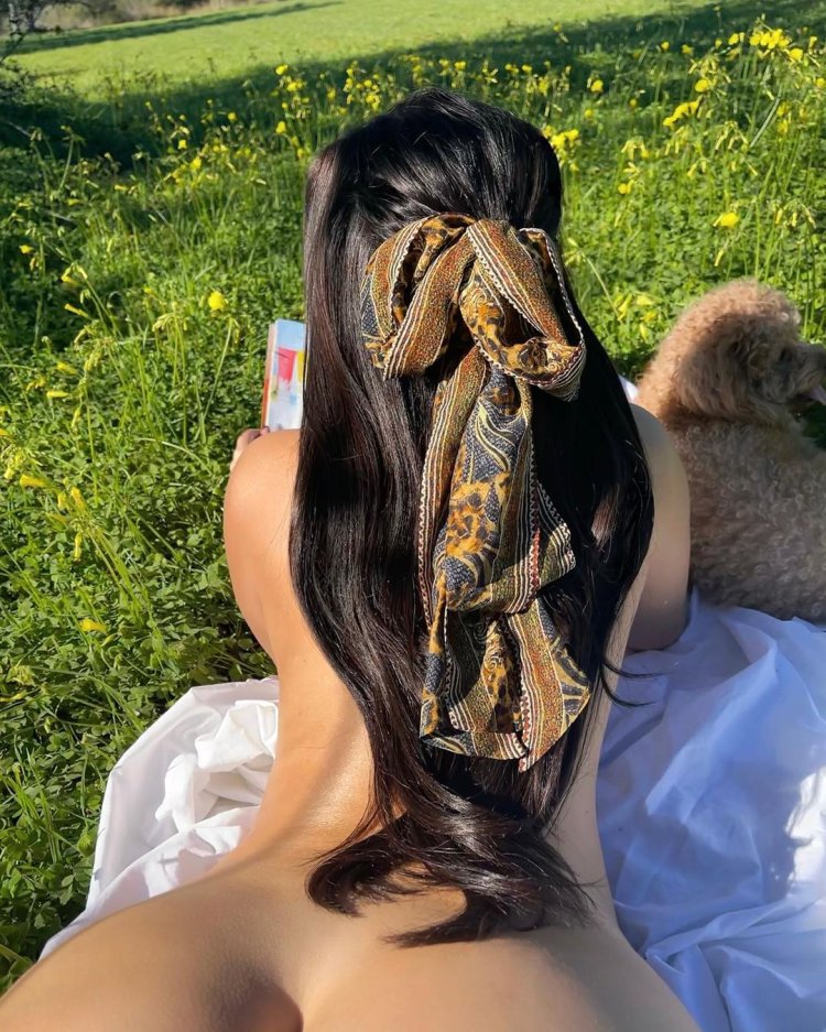 Demi Rose without panties without a bra is naked