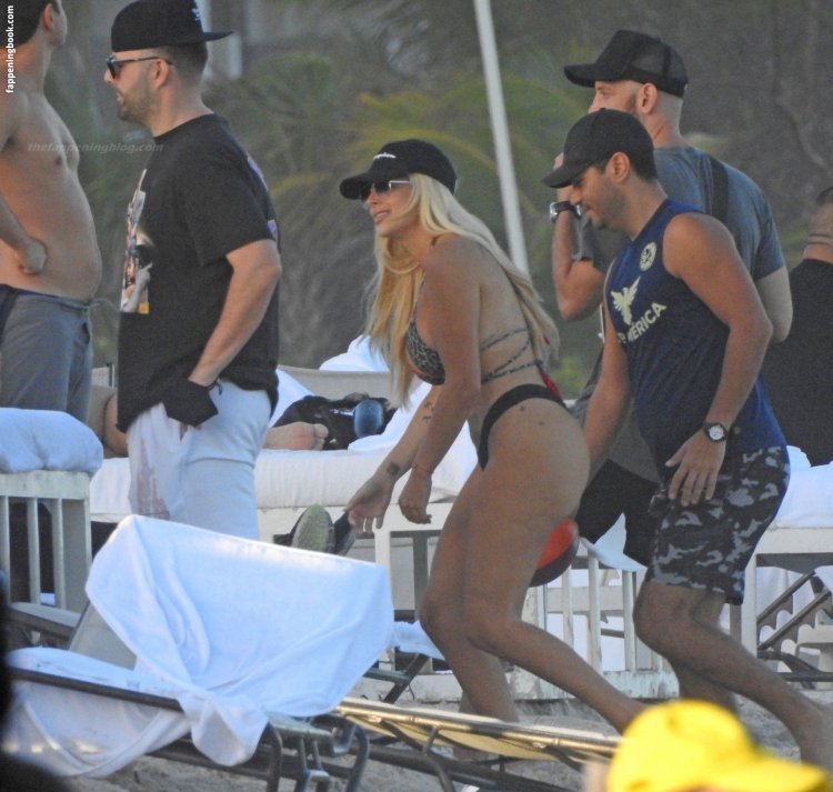 Fucking a delicious beauty