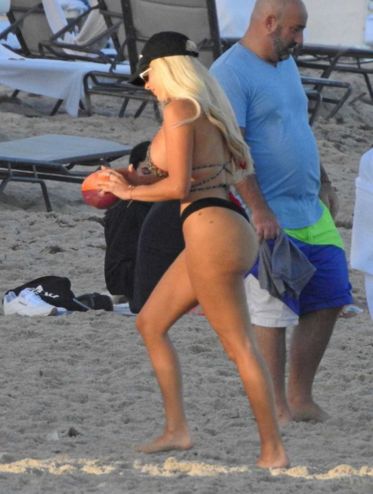 Ashley Graham Hot xxx