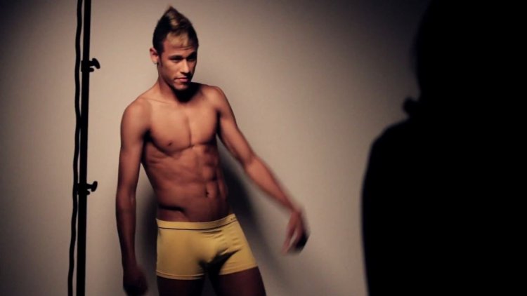 Neymar is naked