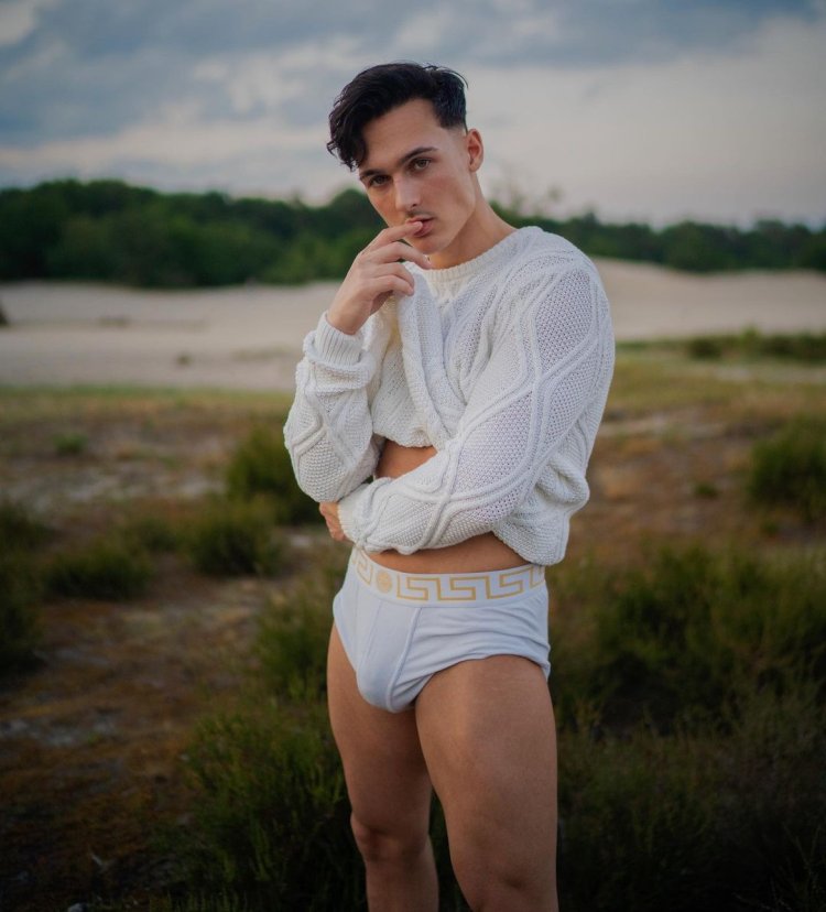 Felix Mallard with a naked torso