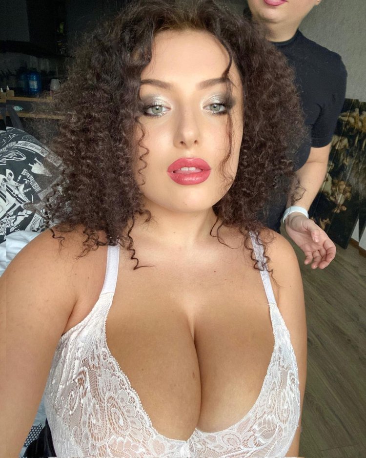 Louisa Khovanski 2020 Juli