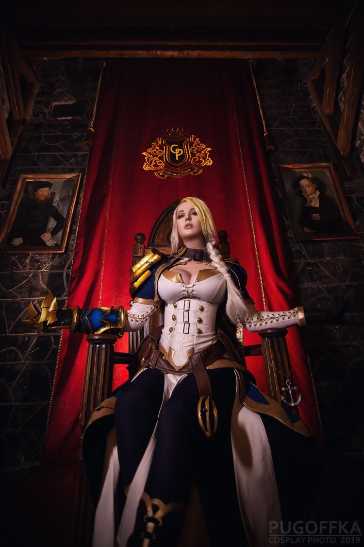 Kalinka Fox Milina Cosplay