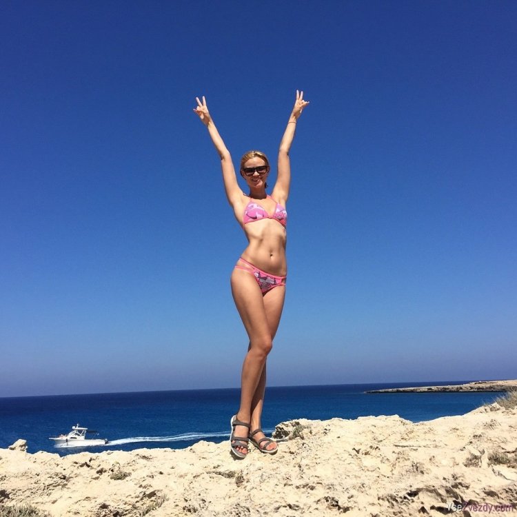 Marie Tseroi in underwear