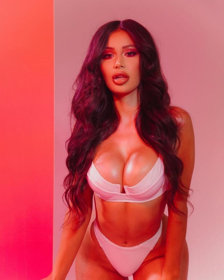 Model Janet Guzman Hot