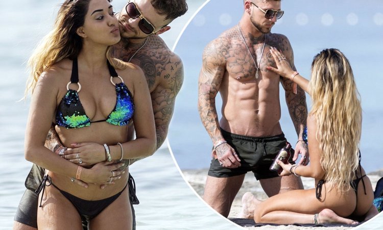 Passengers film 2016 Jennifer Lawrence in a swimsuit