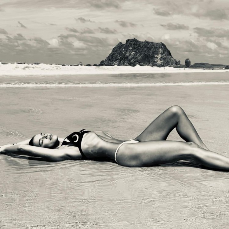 Jessica Alba Welcome to Paradise